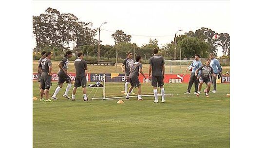 Uruguay busca superar al herido Chile para liderar  Eliminatorias