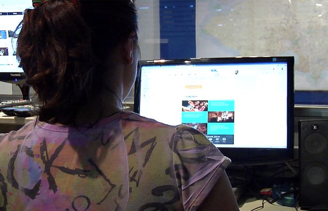 computadora-mujer-pantalla-internet.jpg