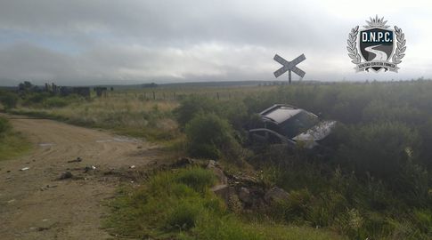 Siniestro con tres ocupantes alcoholizado. Foto: Policía Caminera. Siniestro con tres ocupantes alcoholizado. Foto: Policía Caminera.
