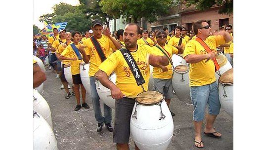 35 comparsas desfilaron en la tradicional Llamada de San Baltasar