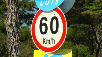 intendencia retira carteles tras las internas y aplica multas