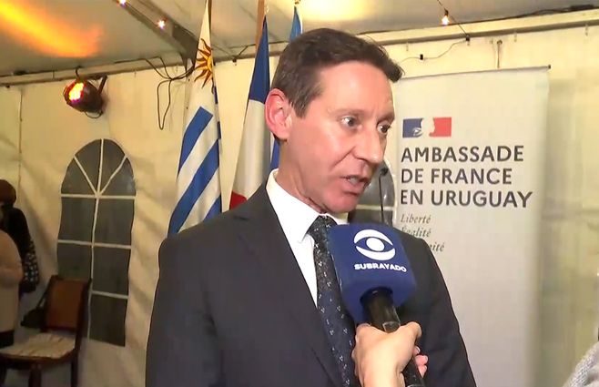 embajador-francia-pasaportes.jpg