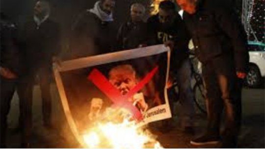 Trump protesta