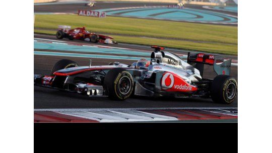 Victoria de Hamilton y abandono del campeón Sebastian Vettel