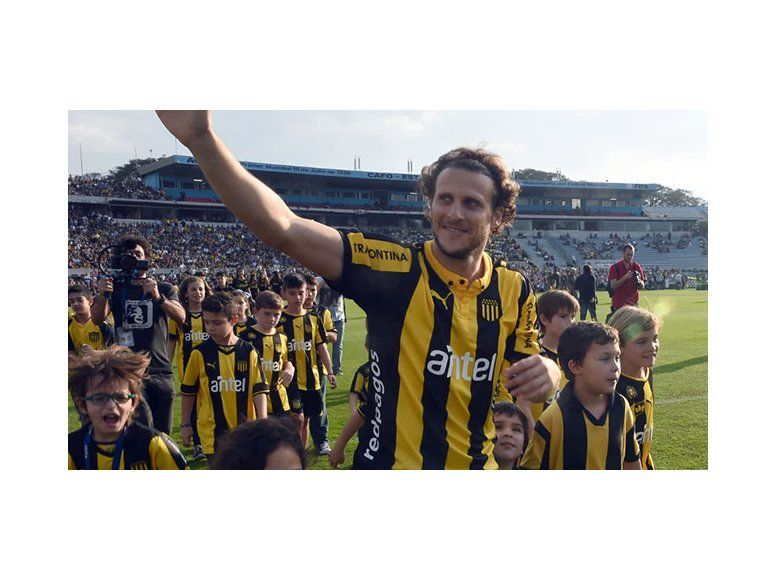 Diego Forlán volverá a negociar su regreso a Peñarol en mayo