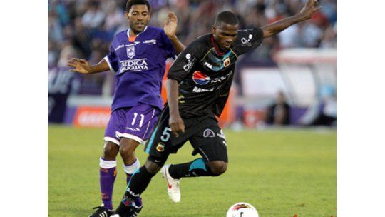 Defensor visita a Deportivo Quito este martes por Libertadores