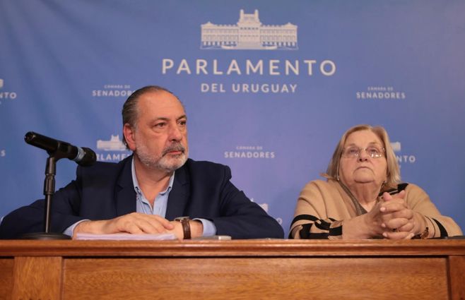 Gandini y Bianchi tras renuncia de Carrera. Foto: Foco UY