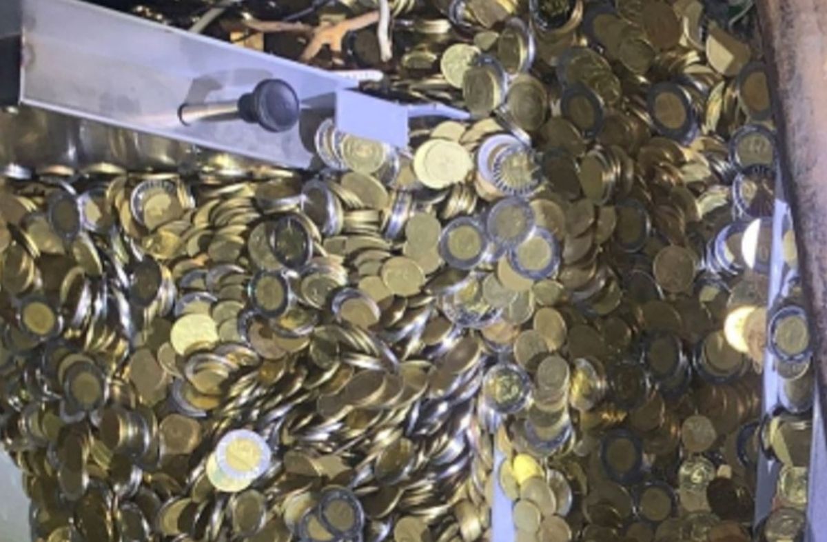 Foto cedida a Subrayado. Monedas incautadas dentro de la camioneta. Foto cedida a Subrayado. Monedas incautadas dentro de la camioneta.