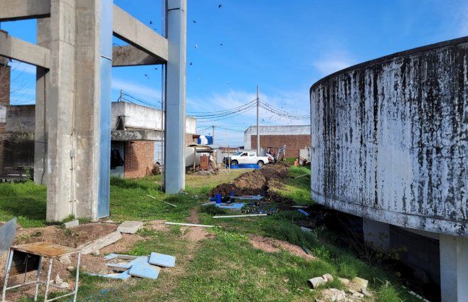 Foto: Subrayado. Tanque del pozo que utilizará el ex Comcar para autoabastecerse.