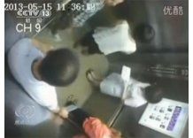 Mujer partida al medio por ascensor y abandonada por pasajeros