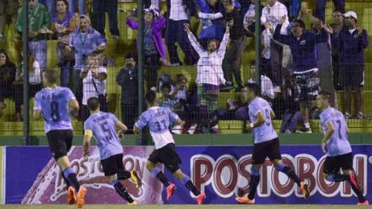 franco acosta sub 20 festejo camiseta afp