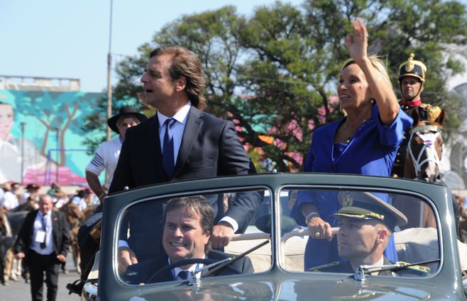 Lacalle-y-Argimón-en-la-cachila-foto-presidencia.jpg