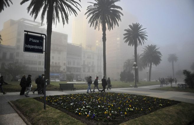 tiempo montevideo niebla plaza.jpg
