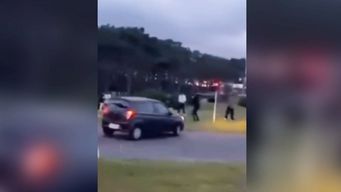 filman a conductora intentando atropellar a jovenes en maldonado; la mujer ya fue identificada