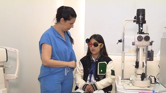 pereira rossell realiza controles oftalmologicos a ninos; pediatras advierten por exceso de exposicion a pantallas