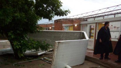 temporal volo el techo de una escuela en 25 de mayo y se activo el comite de emergencia