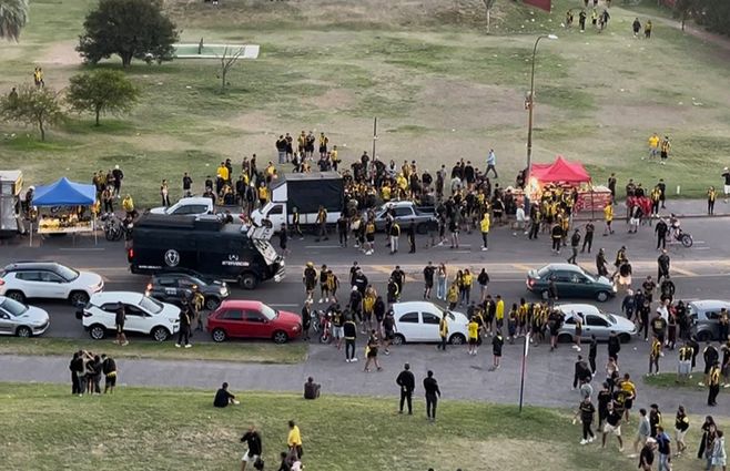hinchas-peñarol-operativo-centenario-policia