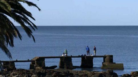 Así se presenta la mañana este jueves en la rambla de Montevideo, cercano al club de Golf.