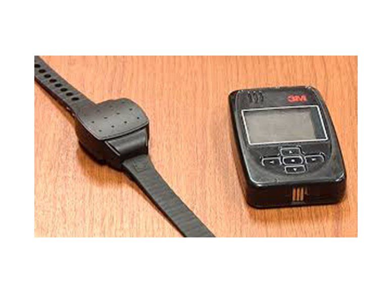 Pulseras electrónicas: Policía monitorea a 750 víctimas y victimarios