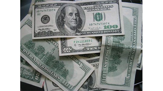 Denuncia penal a corredor argentino que robó u$s 430 mil y fugó