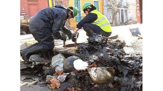 La Intendencia de Montevideo limpia 2.000 bocas de tormenta