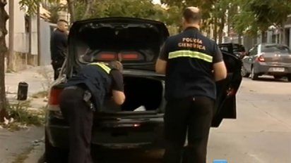 robaban un auto, fueron captados por las camaras y los atraparon