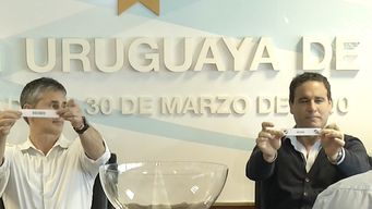 por sorteo: nacional visita a penarol este domingo y el partido de vuelta se juega en el gran parque central