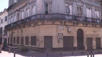 edificio en piedras y colon tiene peligro de derrumbe; comercios se ven perjudicados por poca circulacion