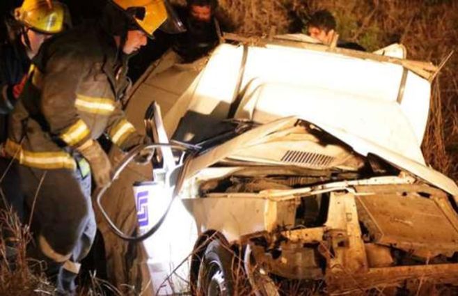 Bomberos trabajando en el kilómetro 49 de la ruta 26.