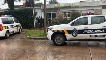 un delincuente entro a un residencial, amenazo con un cuchillo y robo una cartera con $200.000 y usd 1.000