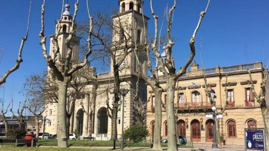 plaza-33-orientales-san-jose-catedral-intendencia.jpg
