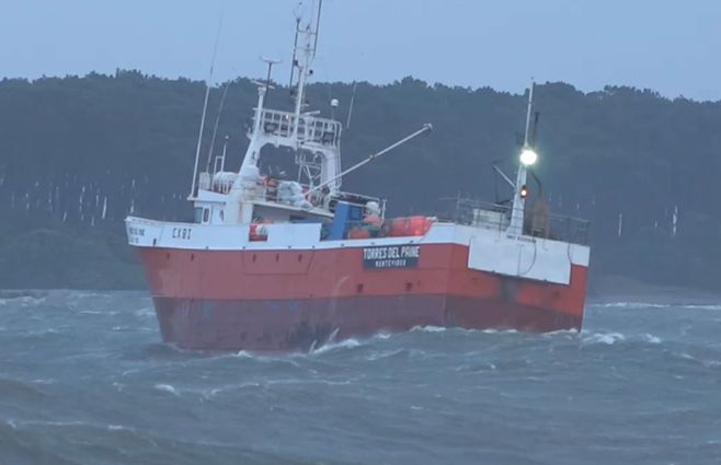 barco-Punta-del-este-viento-temporal-tormenta.jpg