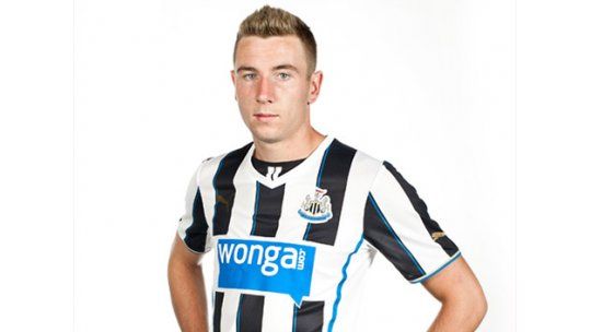 Dummett lesionó a Suárez sin querer y espera esté en el Mundial