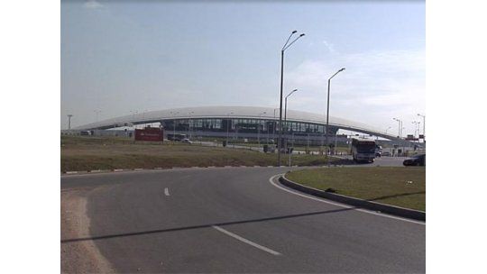 Funcionarios de aeronáutica anuncian paro y se movilizan