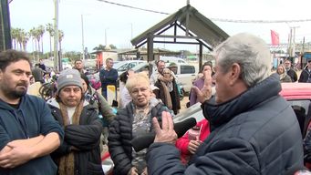 tenso cruce entre vecinos e intendente antia por situacion de obras en la capuera
