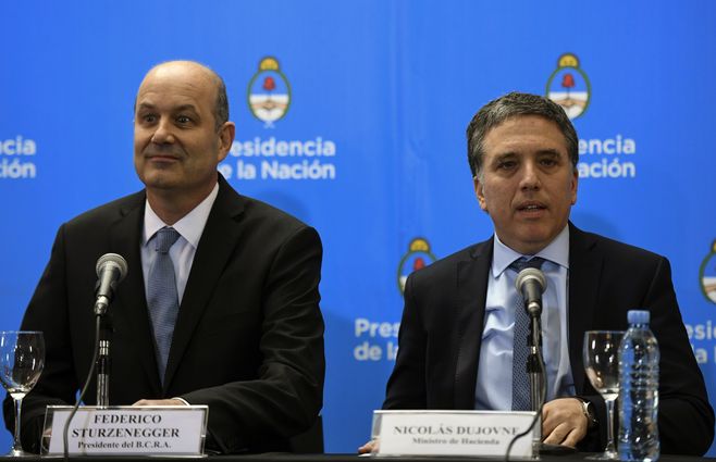 Presidente del Banco Central de Argentina, Federico Sturzenegger, y el ministro de Hacienda, Nicolás Dujovne.