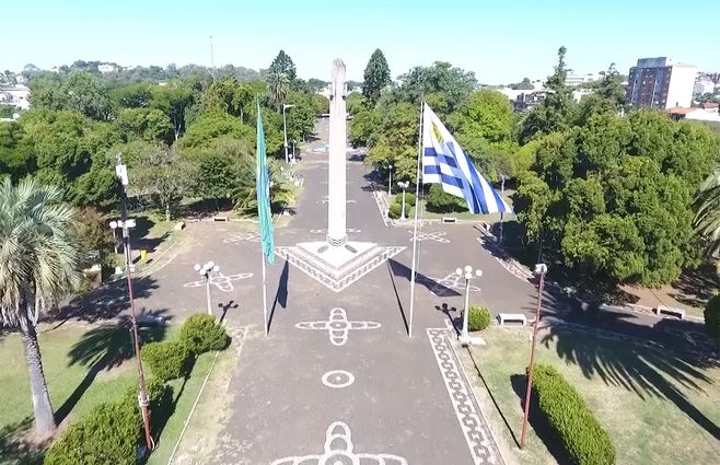rivera-livramento-plaza-internacional-banderas-uruguay-brasil
