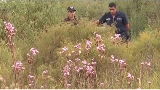policia salto muerto pozo