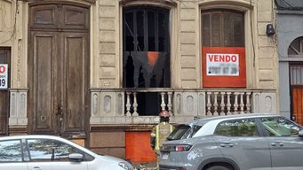 incendio en una casa en venta de canelones y ejido; bomberos trabajo en el lugar