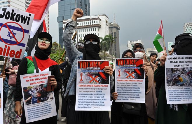 Protestas en Indonesia contra la participación de Israel en el Mundial Sub 20 de la FIFA; 20 de marzo de 2023. Foto: AFP.