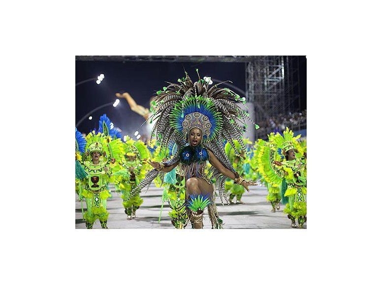 Disfraces 2013: Brasil se entrega de lleno a su multitudinario carnaval  (FOTOS)