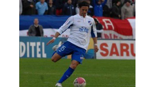 Nacional con una eventual línea de 5 ante un Boca necesitado