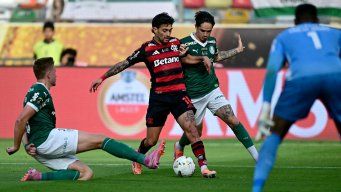 De Arrascaeta en la final Flamengo - Palmeiras. Foto: AFP