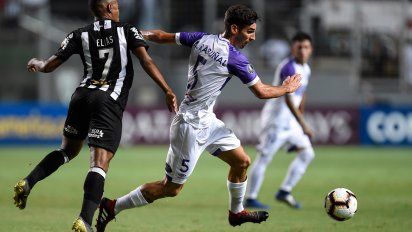 defensor eliminado de la copa tras empatar sin goles con atletico mineiro