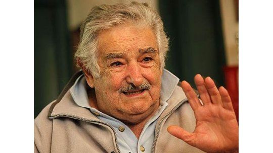 Acto oficial por el 18 de julio con Mujica en Plaza Independencia
