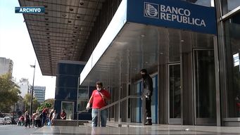 un problema informatico deja sin actividad en sucursales del banco republica y en ebrou