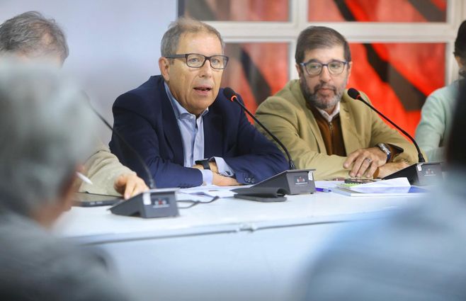oddone-mesa-politica-del-fa-foco-uy