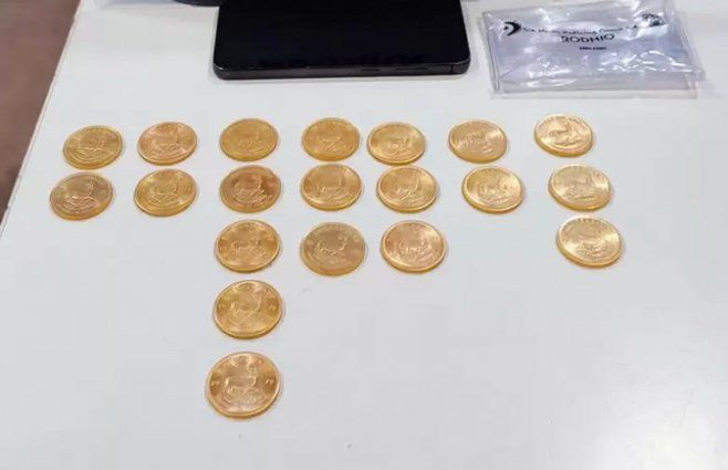 Foto: AFIP, Argentina. Las monedas incautadas al uruguayo en la aduana.
