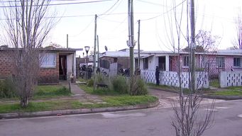 asesinaron a tiros a un adolescente en malvin norte; ingresaron a la casa y le dispararon varias veces