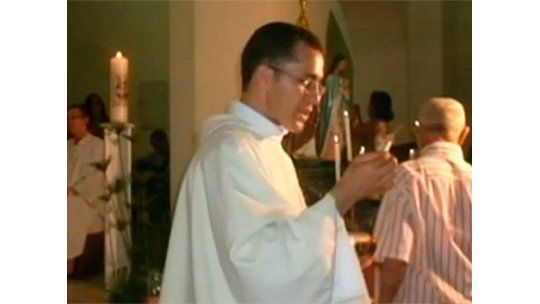 Sacerdote brasileño anunció en misa que será padre de una niña